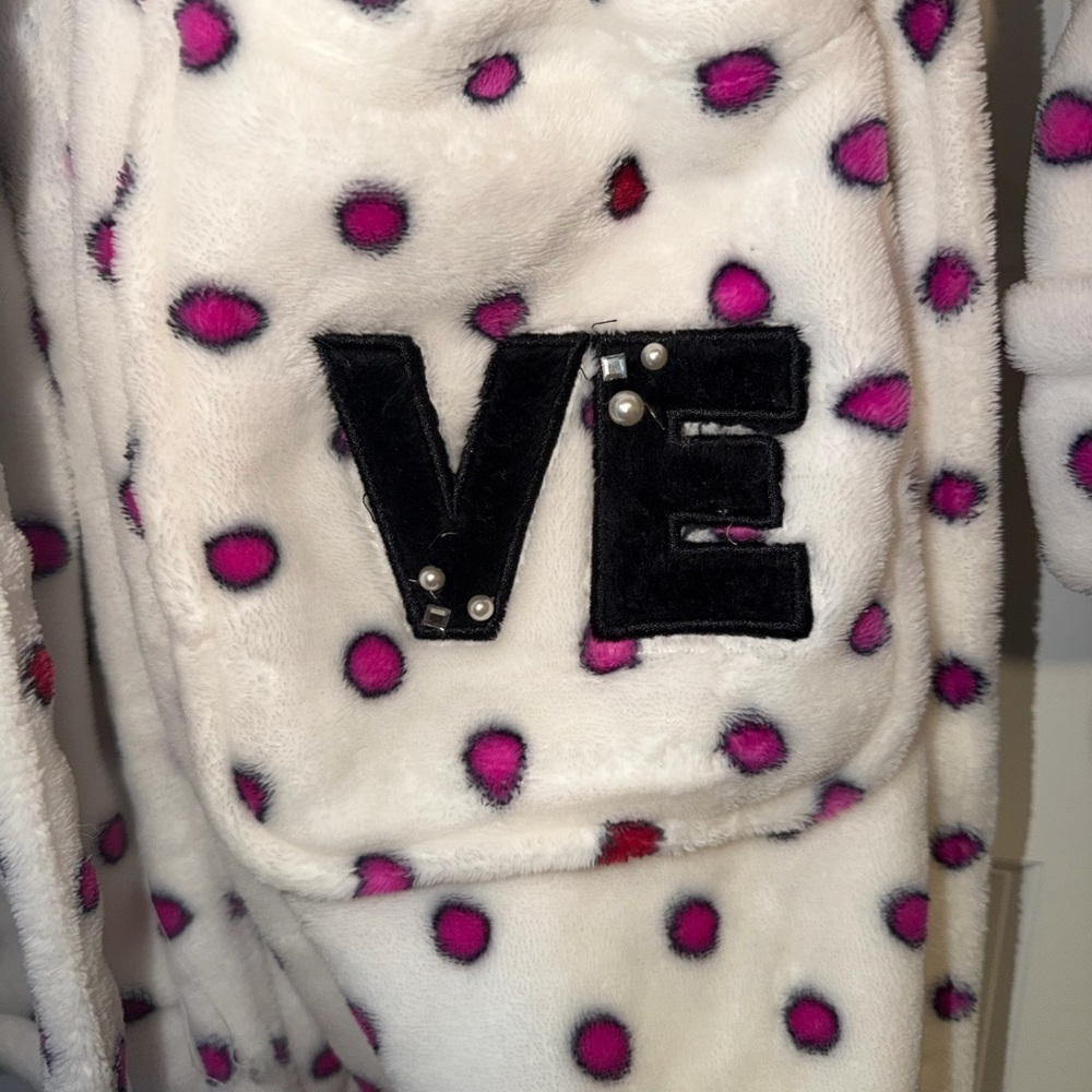 ⚡️BETSEY JOHNSON White Plush Robe with Pink Polka Dots and LOVE Pockets - Hooded - Picture 5 of 5